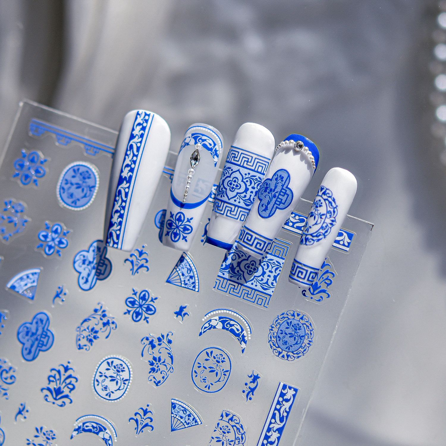Traceless Blauw Wit Porselein  - Nail Art Zelda recensie en prijs